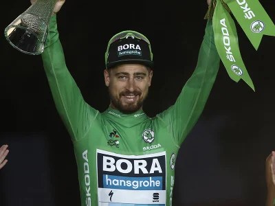 Peter Sagan oslavuje na